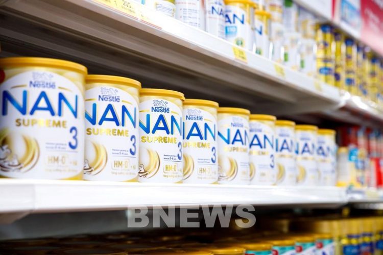 Sữa cho trẻ sơ sinh nhẹ cân, sinh non: Cách chọn sữa giúp bé tăng trưởng tốt