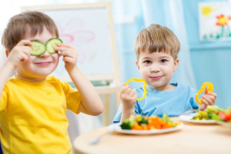 Sữa NAN có tốt không? Thành phần, công dụng và những điều mẹ cần biết trước khi chọn